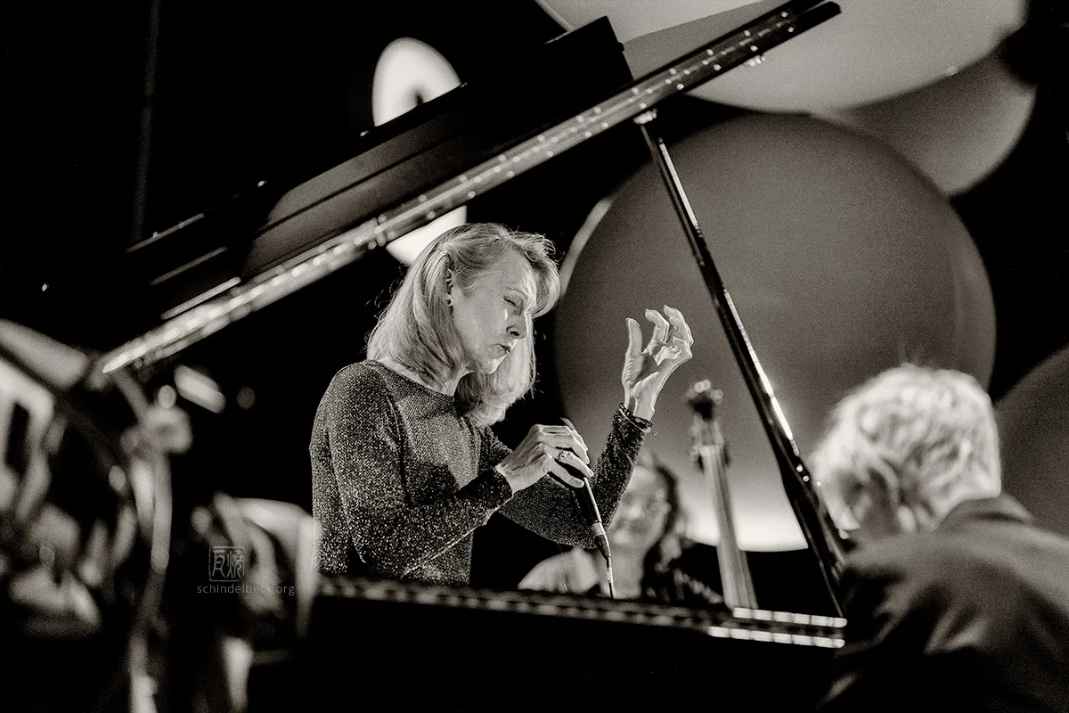 Lauren Newton - Photo: Schindelbeck