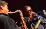 Im Rahmen der 2taegigen Veranstaltung Neuer Deutscher Jazzpreis 2018 spielte der Kurator Wallace Roney mit seinem Quintet
Wallace Roney Ð Trompete; Emilio Modeste Ð Tenorsaxophon; Oscar Williams Ð Piano; Curtis Lundy Ð Kontrabass, Eric Allen Ð Schlagzeug
© Manfred Rinderspacher MKU_Jazzpreis_Roney04,