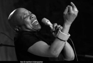 DeeDee Bridgewater am25.4.2010 im Heidelberger Schloss
© Rinderspacher