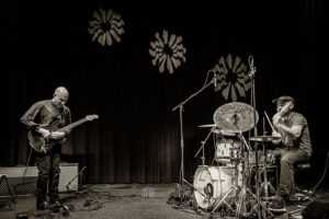 Elliott Sharp - Lukas König