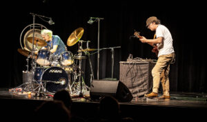 Mani Neumeier und Kazuhisa Uchihashi - Photo: Schindelbeck