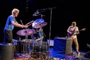 Mani Neumeier und Kazuhisa Uchihashi - Photo: Schindelbeck