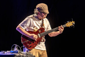 Mani Neumeier und Kazuhisa Uchihashi - Photo: Schindelbeck