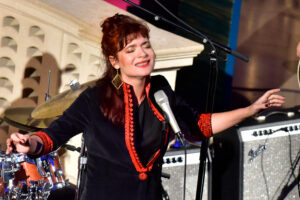 enjoyjazz Schlusskonzert am 04.11.2023 in der Mannheimer Christuskirche der Abend war ECM und Manfred Eicher zu dessen 80sten Geburtstag gewidmet Besetzung: Zsfia Boros (solo) : g Elina Duni: voc Rob Luft: g Matthieu Michel: flh Fred Thomas: dr, p - Manfred Rinderspacher