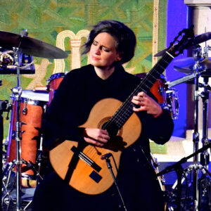 enjoyjazz Schlusskonzert am 04.11.2023 in der Mannheimer Christuskirche der Abend war ECM und Manfred Eicher zu dessen 80sten Geburtstag gewidmet Besetzung: Zsfia Boros (solo) : g Elina Duni: voc Rob Luft: g Matthieu Michel: flh Fred Thomas: dr, p - Manfred Rinderspacher