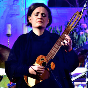 enjoyjazz Schlusskonzert am 04.11.2023 in der Mannheimer Christuskirche der Abend war ECM und Manfred Eicher zu dessen 80sten Geburtstag gewidmet Besetzung: Zsfia Boros (solo) : g Elina Duni: voc Rob Luft: g Matthieu Michel: flh Fred Thomas: dr, p - Manfred Rinderspacher