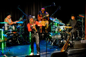 Jowee Omicil - Manfred Rinderspacher