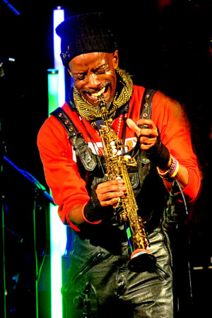 Jowee Omicil - Manfred Rinderspacher