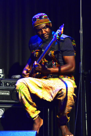 Jowee Omicil - Manfred Rinderspacher