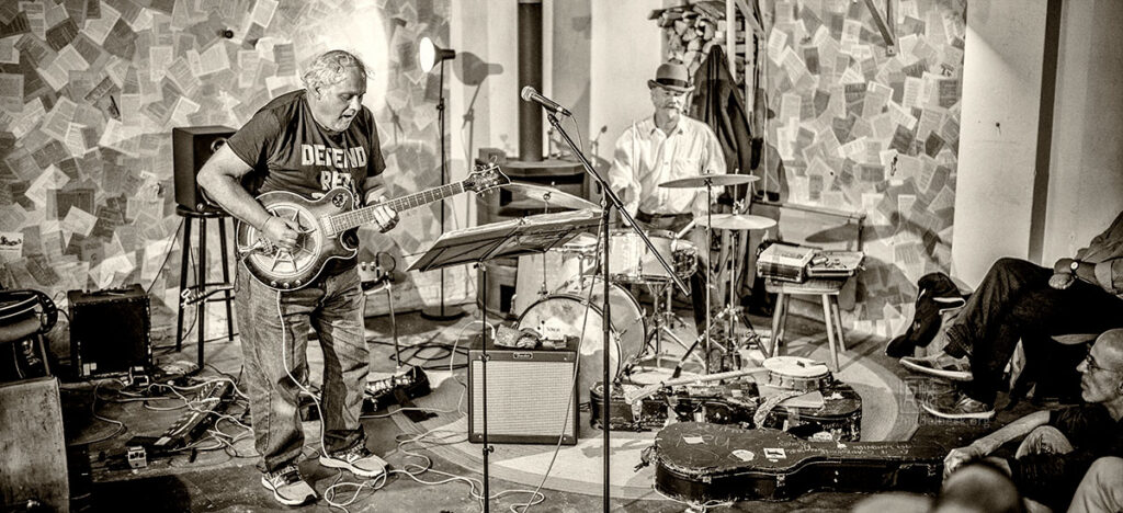 Eugene Chadbourne + Schroeder Saarbrücken - Photo: Frank Schindelbeck Jazz Photography