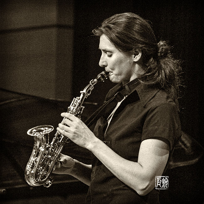 Photo der Saxophonistin Angelika Niescier
