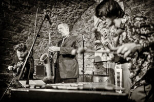 Daniel Erdmann - Velvet Revolution mit Jim Hart und Theo Ceccaldi - Photo: Frank Schindelbeck