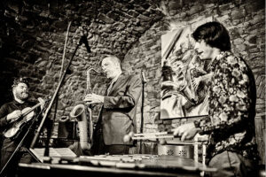 Daniel Erdmann - Velvet Revolution mit Jim Hart und Theo Ceccaldi - Photo: Frank Schindelbeck