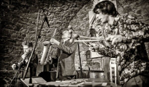 Daniel Erdmann - Velvet Revolution mit Jim Hart und Theo Ceccaldi - Photo: Frank Schindelbeck