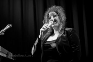 Efrat Alony mit Frank Wingold und Oliver Leicht, Konzert im Rind Rüsselsheim am 02.12.2012 - Photo Frank Schindelbeck