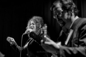 Efrat Alony mit Frank Wingold und Oliver Leicht, Konzert im Rind Rüsselsheim am 02.12.2012 - Photo Frank Schindelbeck