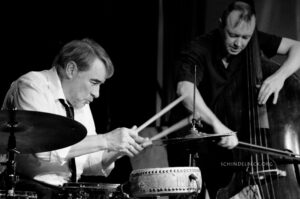 aul Hubweber (Posaune), Paul Lovens (Schlagzeug) und John Edwards (Bass) - Photos: Schindelbeck