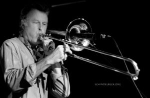 aul Hubweber (Posaune), Paul Lovens (Schlagzeug) und John Edwards (Bass) - Photos: Schindelbeck