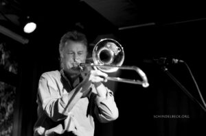 aul Hubweber (Posaune), Paul Lovens (Schlagzeug) und John Edwards (Bass) - Photos: Schindelbeck