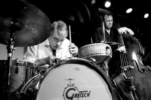 aul Hubweber (Posaune), Paul Lovens (Schlagzeug) und John Edwards (Bass) - Photos: Schindelbeck