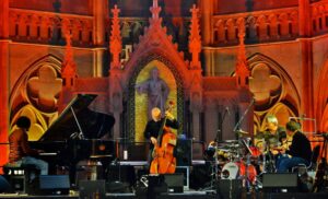 Palatia Jazz am 07.08.2021
Lars Danielsson Quartett in der Gedchtniskirche Speyer
Besetzung :
Lars Danielsson, bass, cello
Grgory Privat, piano
John Parricelli, guitars
Magnus
strm, drums
©ÊManfred Rinderspacher