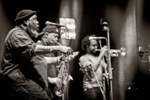 Steve Coleman Five Elements - Steve Coleman (Altsaxophon), Kokayi (Wordsmith), Jonathan Finlayson (Trompete), Anthony Tidd (Bass), Sean Rickman (Schlagzeug), Photo: Schindelbeck