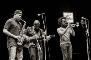 Steve Coleman Five Elements - Steve Coleman (Altsaxophon), Kokayi (Wordsmith), Jonathan Finlayson (Trompete), Anthony Tidd (Bass), Sean Rickman (Schlagzeug), Photo: Schindelbeck