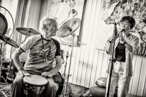 Mani Neumeier + Steff Bollack bei Konzerte am Neckar 220722 - Photo: Frank Schindelbeck mit Eiko Yamada