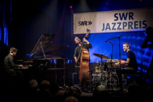Petter Eldh, Kit Downes, James Maddren - Eldh SWR Preisträger Konzert LU - Photo: Frank Schindelbeck