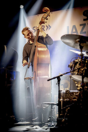 Petter Eldh, Kit Downes, James Maddren - Eldh SWR Preisträger Konzert LU - Photo: Frank Schindelbeck