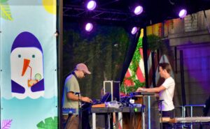 Julian Maier-Hauff electronics/brass und Lukas DeRungs p. am 21.01.2023 beim Abschlusskonzert auf der Sommerbuehne der Alten Feuerwache