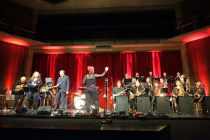 Bigband Schwäbisch Hall und Antonia Hausmann - Foto: Kumpf