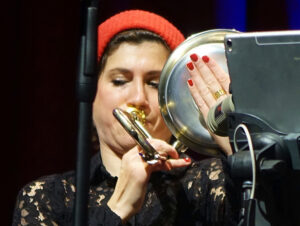 Bigband Schwäbisch Hall und Antonia Hausmann - Foto: Kumpf