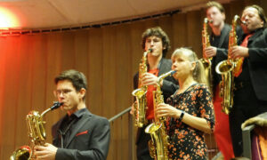 Bigband Schwäbisch Hall und Antonia Hausmann - Foto: Kumpf