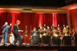 Bigband Schwäbisch Hall und Antonia Hausmann - Foto: Kumpf