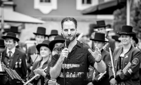 The Big Shake beim Jazzfestival Saalfelden 2026 mit Shake Stew, der Bürgermusik und der Eisenbahner Stadtkapelle (Eisenbahnermusi)