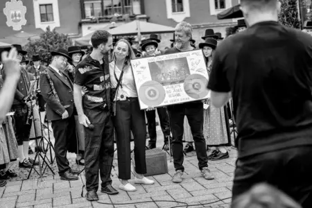 The Big Shake beim Jazzfestival Saalfelden 2026 mit Shake Stew, der Bürgermusik und der Eisenbahner Stadtkapelle (Eisenbahnermusi)