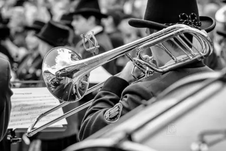 The Big Shake beim Jazzfestival Saalfelden 2026 mit Shake Stew, der Bürgermusik und der Eisenbahner Stadtkapelle (Eisenbahnermusi)