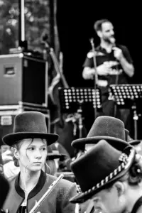 The Big Shake beim Jazzfestival Saalfelden 2026 mit Shake Stew, der Bürgermusik und der Eisenbahner Stadtkapelle (Eisenbahnermusi)