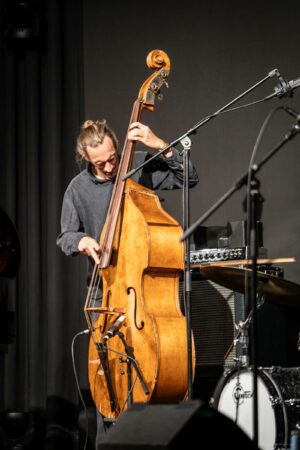 Joel Grip - Ahmed - أحمد - beim Enjoy Jazz Festival 2026 - Frank Schindelbeck Fotografie