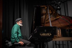 Pat Thomas - Ahmed - أحمد - beim Enjoy Jazz Festival 2026 - Frank Schindelbeck Fotografie