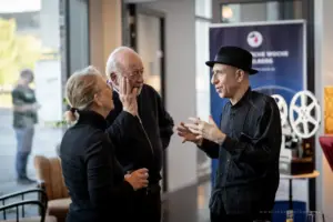 Elliott Sharp im Gespräch mit Rudij Bergmann beim fixcel records CD Release von "Immigrant's NO Suitcase" im Rahmen von Enjoy Jazz. Foto: Frank Schindelbeck Jazzfotografie