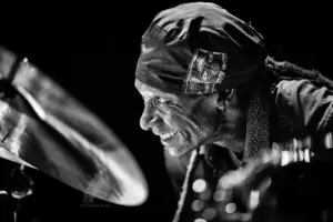 Hamid Drake - F.I.M. Festival Frankfurt 2026 - Foto: Frank Schindelbeck